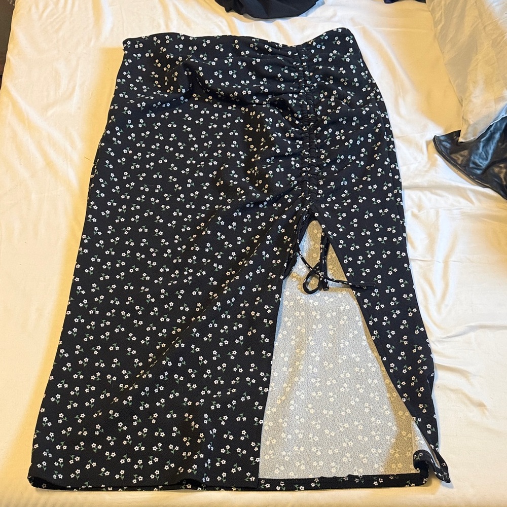 SHEIN Black Asymmetrical Skirt with White Floral Design